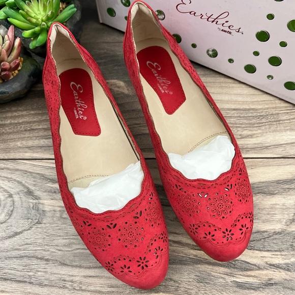NIB Earthies Lindi Floral Laser Cut Scalloped Leather Ballet Flats Bright Red 7B - Picture 2 of 12